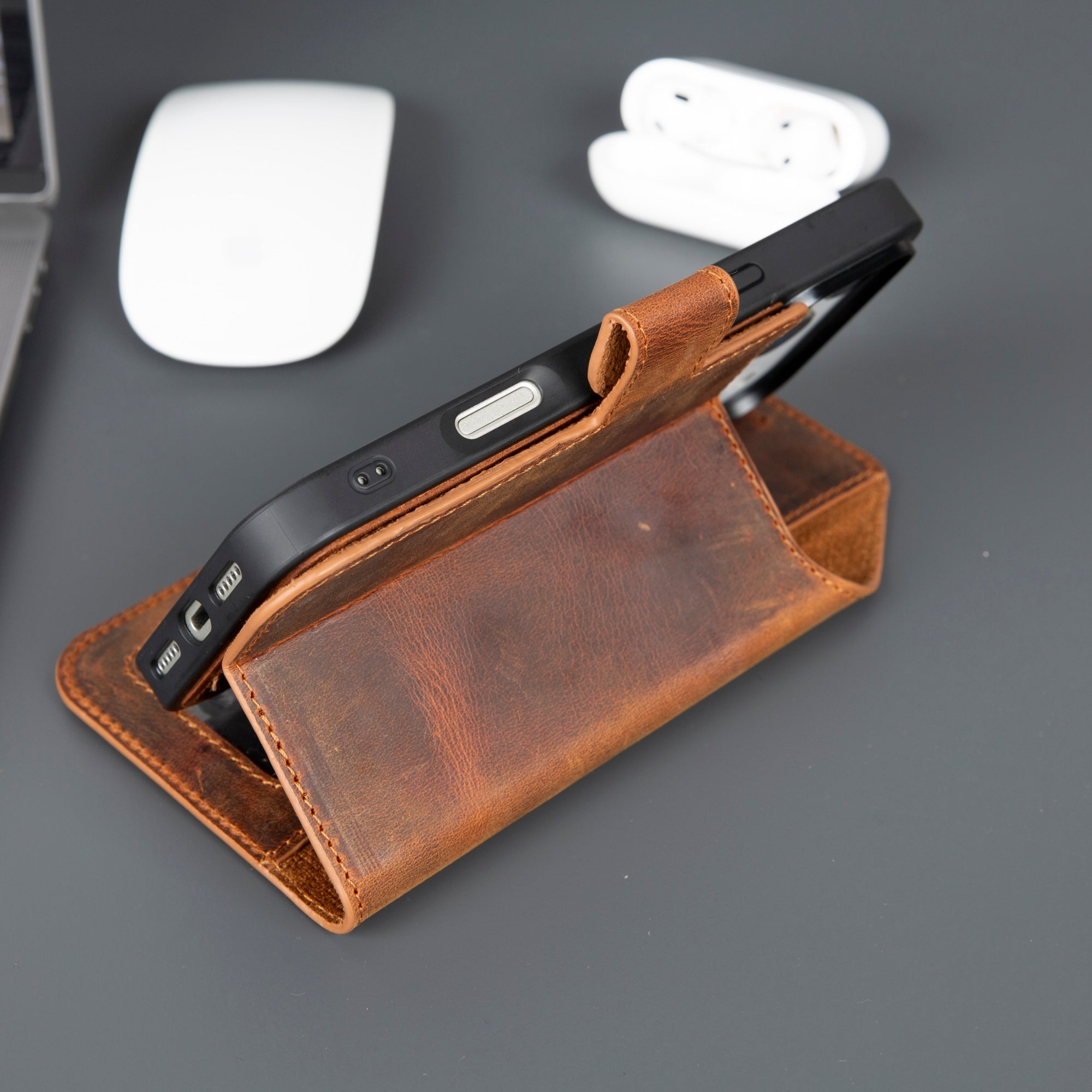 Casper iPhone 17 Leather Wallet Case – MagSafe Compatible